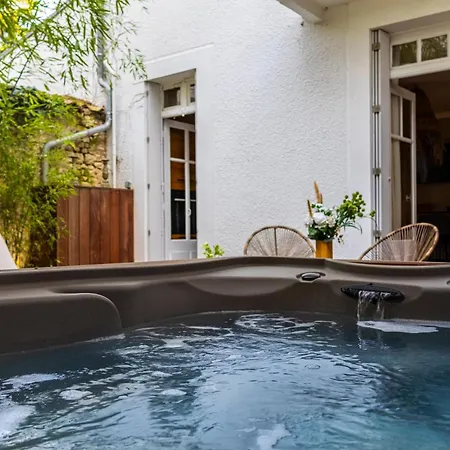 En Centre Jacuzzi & Parking 아파트