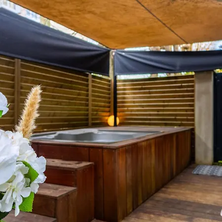 En Centre Jacuzzi & Parking 아파트