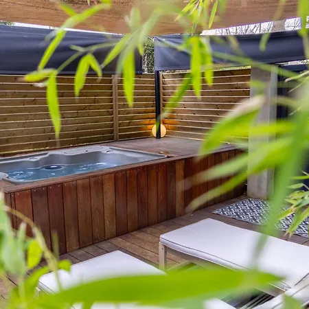 En Centre Jacuzzi & Parking 라로셸